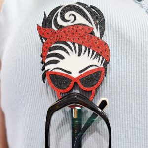 Broche Cuelga Gafas Retro